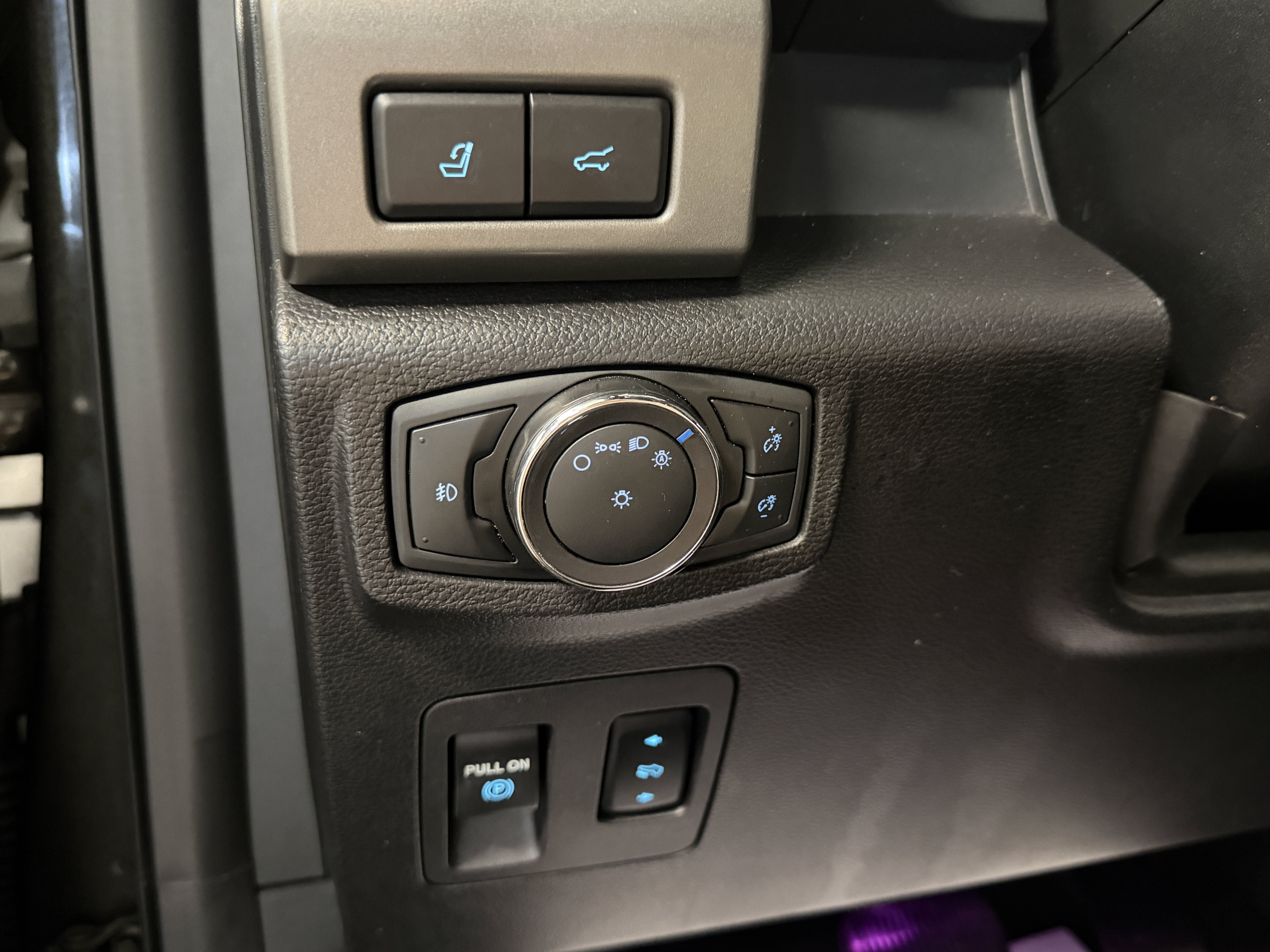 Used 2019 Ford Expedition XLT w/ Equipment Group 202A AWD/4WD image 18