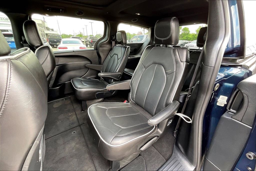 Used 2025 Chrysler Pacifica Limited FWD image 24