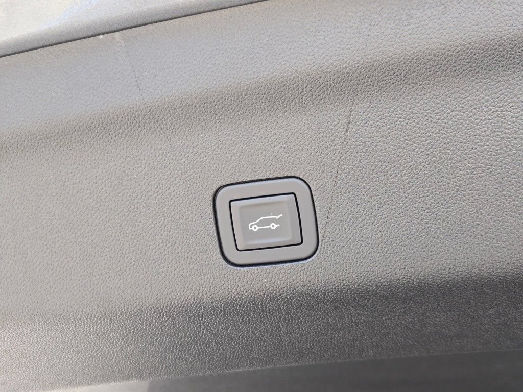 New 2026 GMC Yukon Denali w/ Sun & Power Step Package AWD/4WD image 27