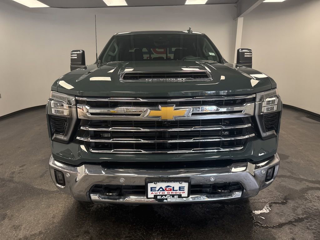 Used 2025 Chevrolet Silverado 2500 LTZ w/ LTZ Premium Package image 3