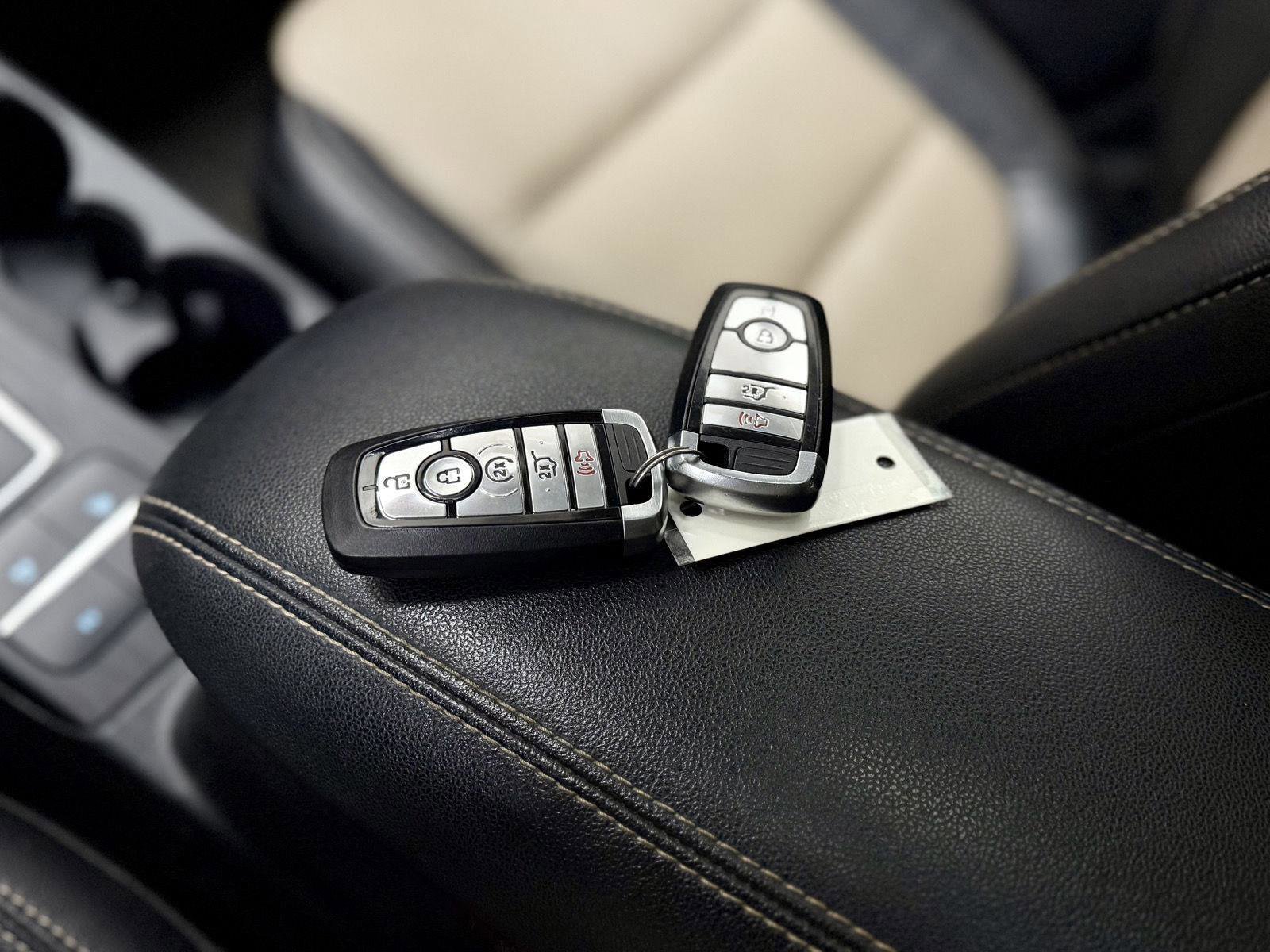 Used 2022 Ford Escape Titanium w/ Titanium Premium Package image 23