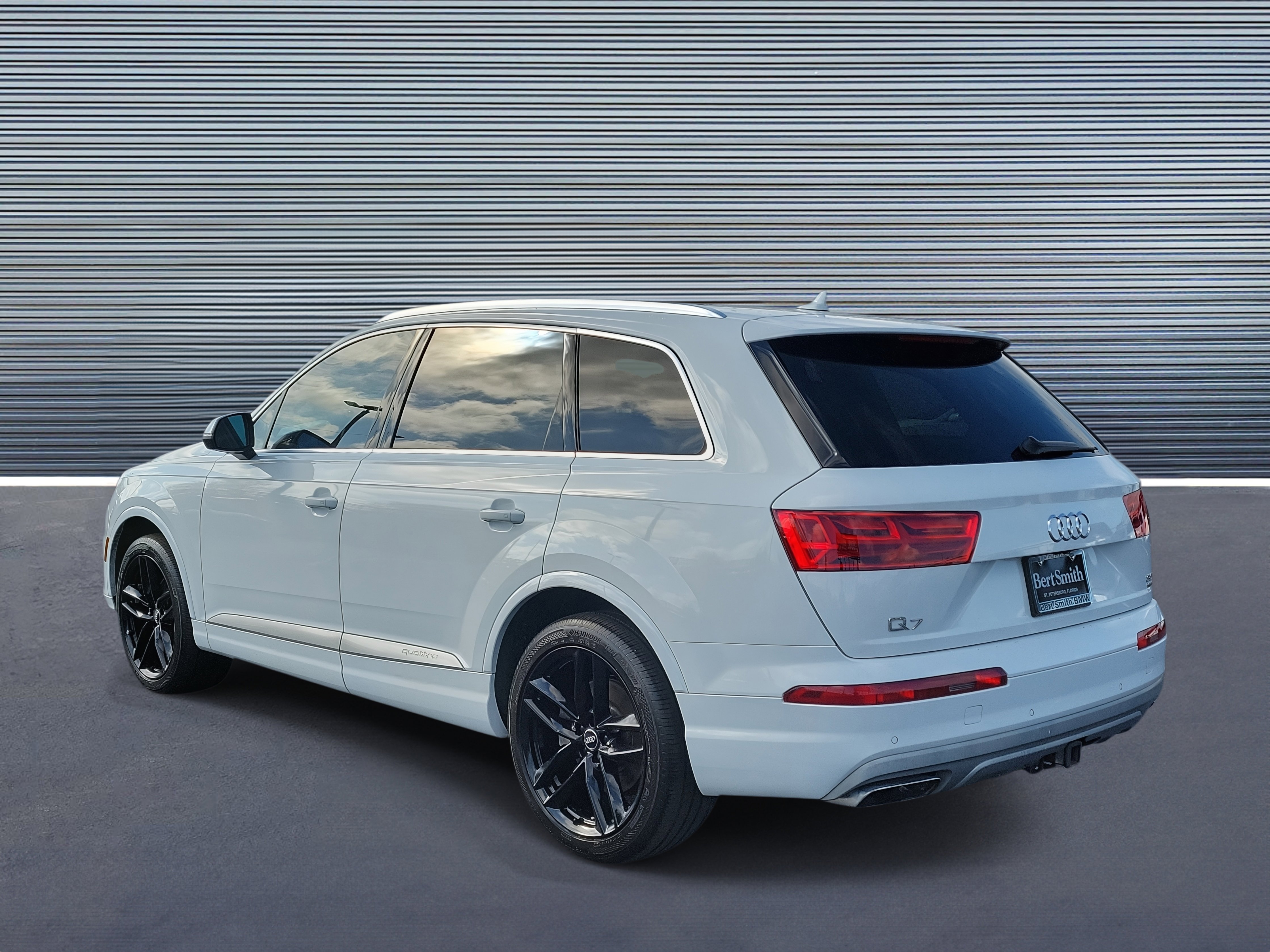 Used 2017 Audi Q7 3.0T Prestige image 4