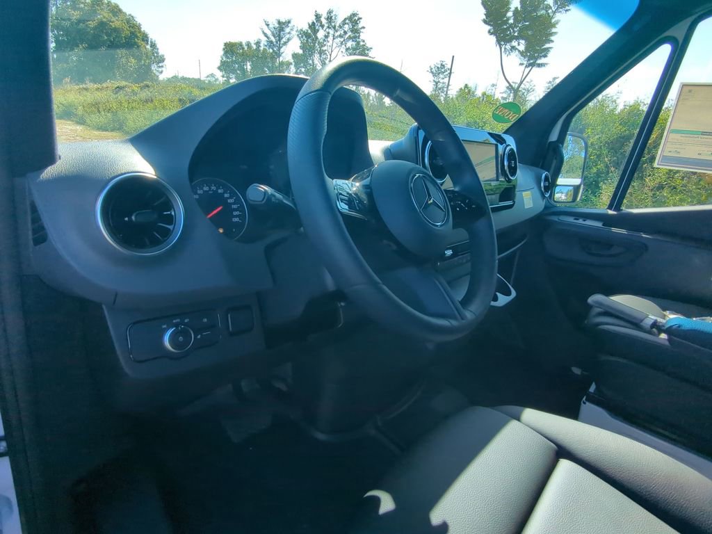 Used 2025 Mercedes-Benz Sprinter 3500 image 2