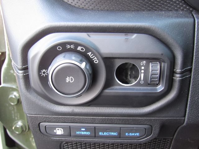 Used 2024 Jeep Wrangler Unlimited Rubicon 4xe AWD/4WD image 31