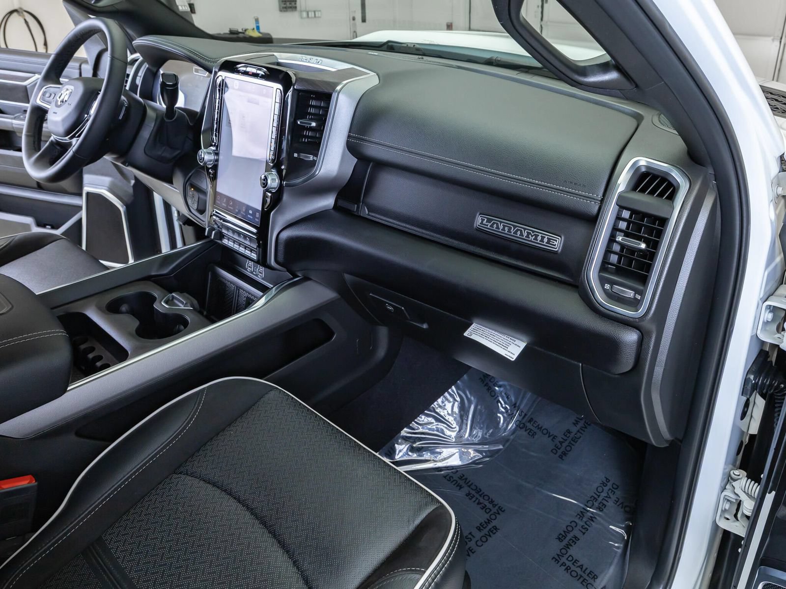Used 2025 RAM 2500 Laramie w/ Night Edition AWD/4WD image 15
