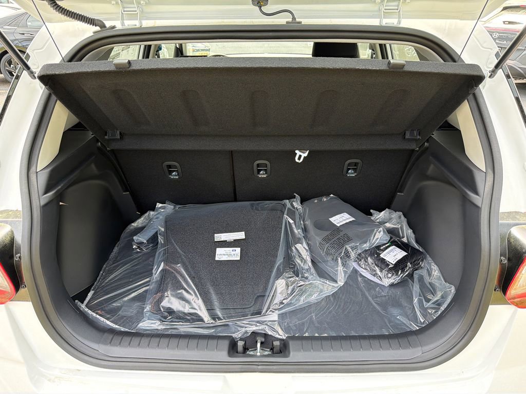 New 2026 Hyundai Venue SE image 18