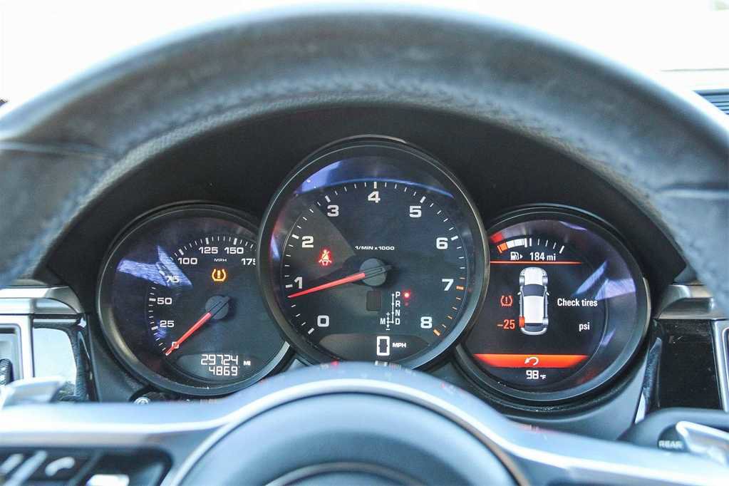 Used 2018 Porsche Macan image 23