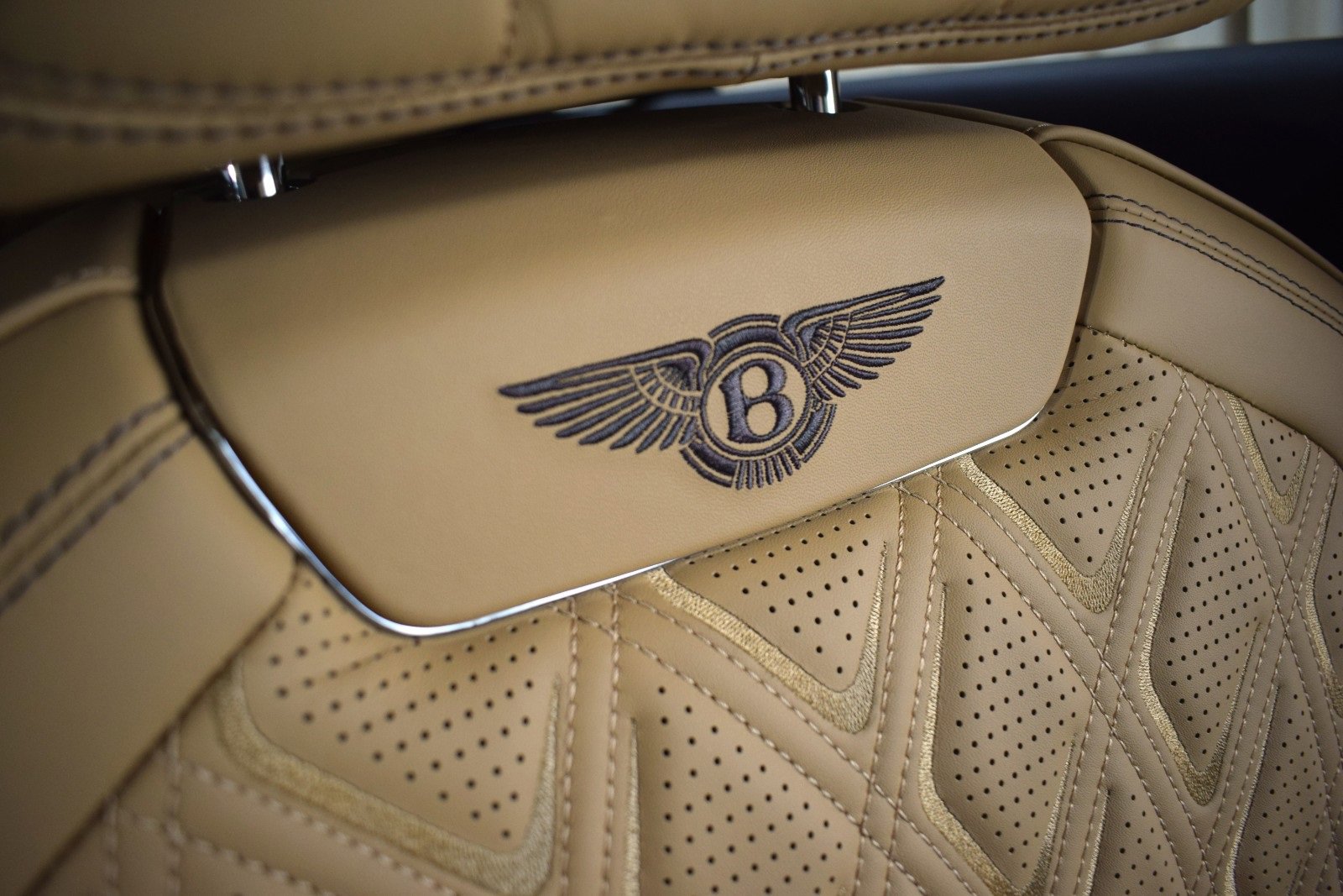 New 2026 Bentley Flying Spur Azure image 35