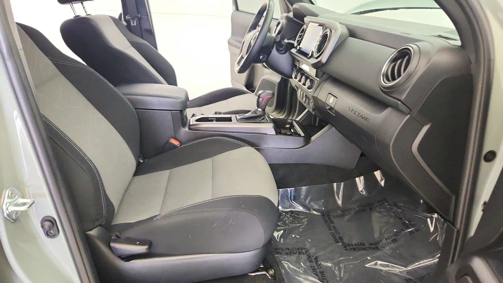 Used 2023 Toyota Tacoma TRD Off-Road AWD/4WD image 15