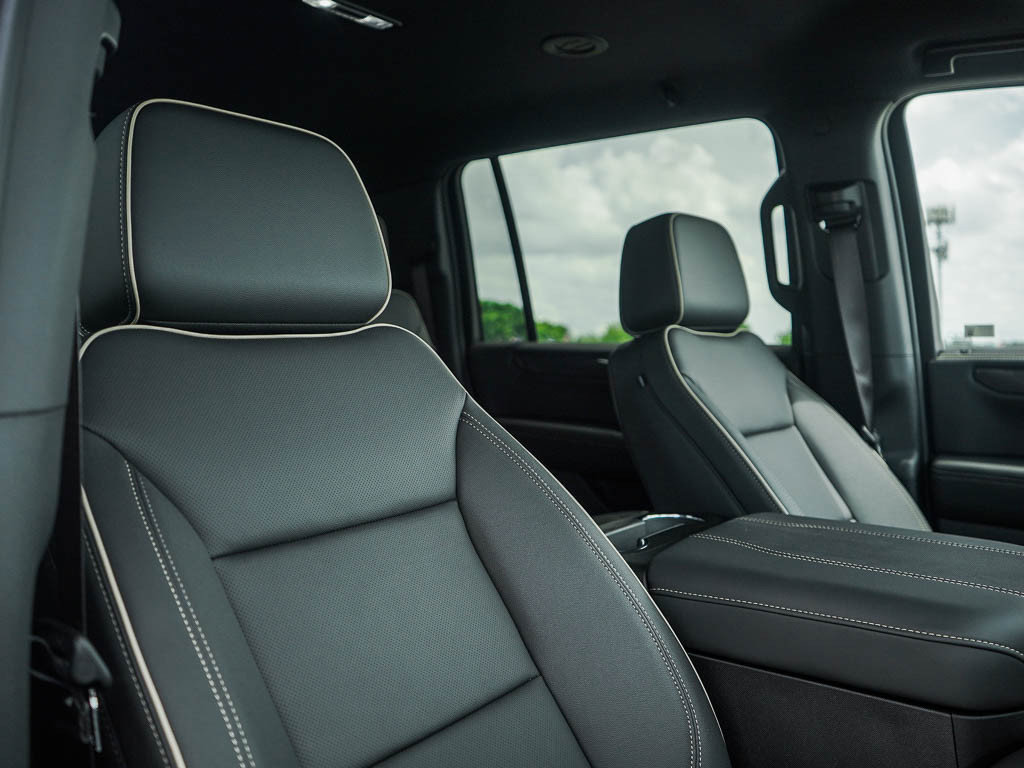 New 2026 GMC Yukon XL Elevation w/ LPO, Elevation Black Package AWD/4WD image 12