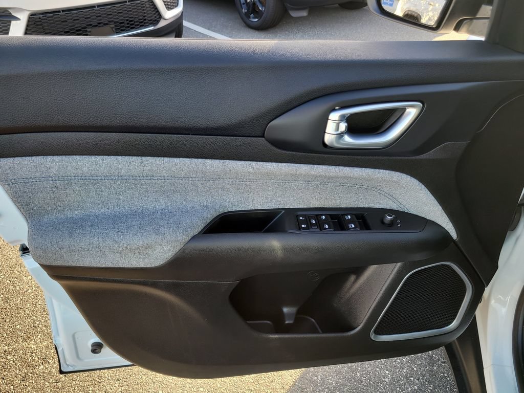 Certified 2025 Jeep Compass Latitude AWD/4WD image 16