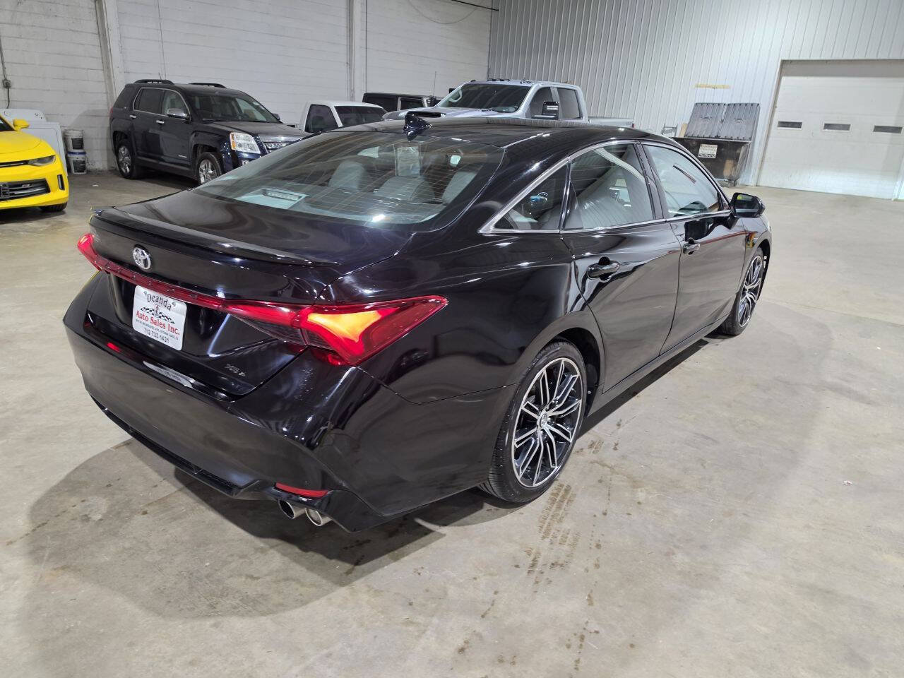 Used 2019 Toyota Avalon XSE w/ All Weather Liner Package FWD image 10