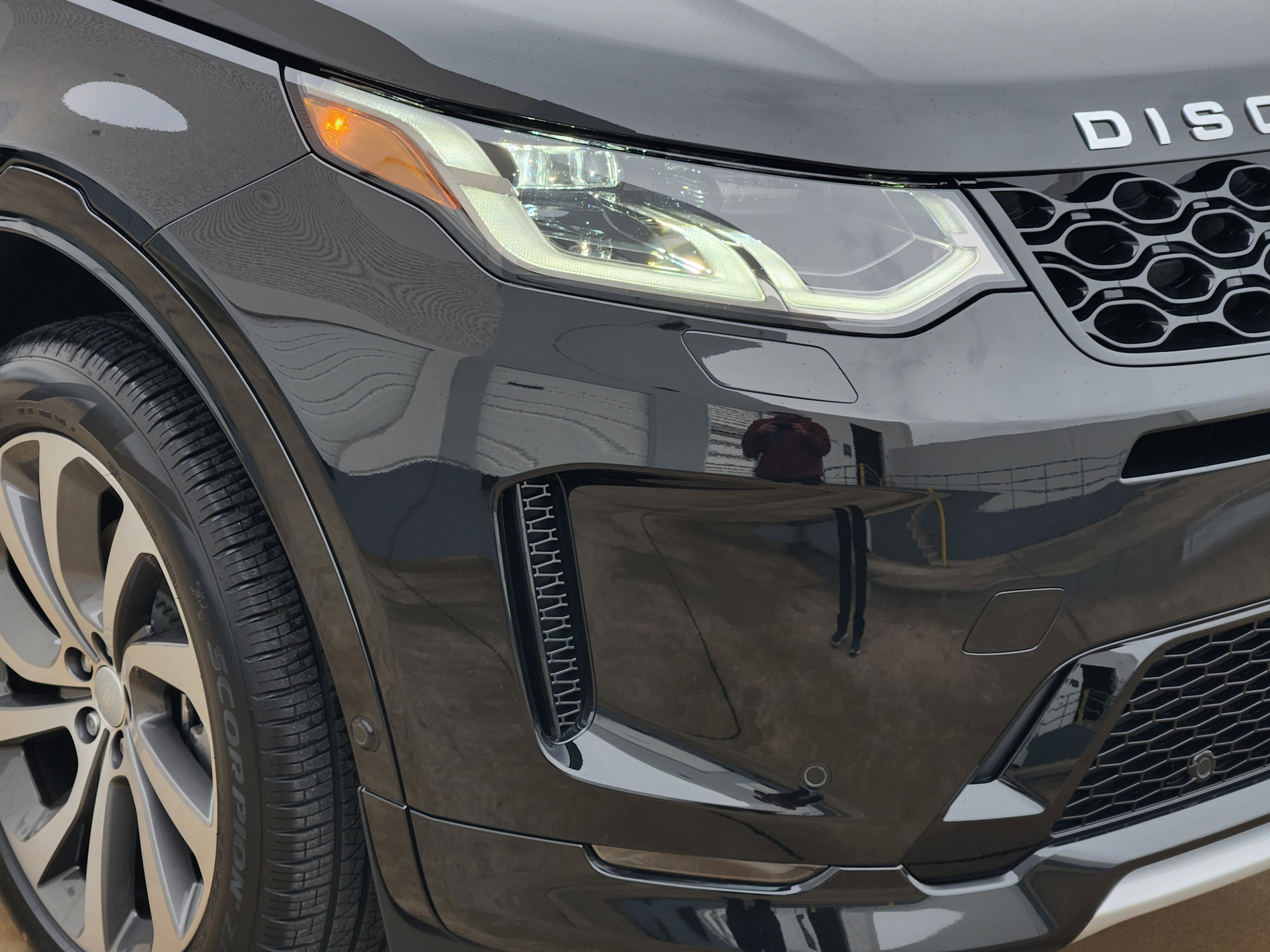 New 2025 Land Rover Discovery Sport S image 8