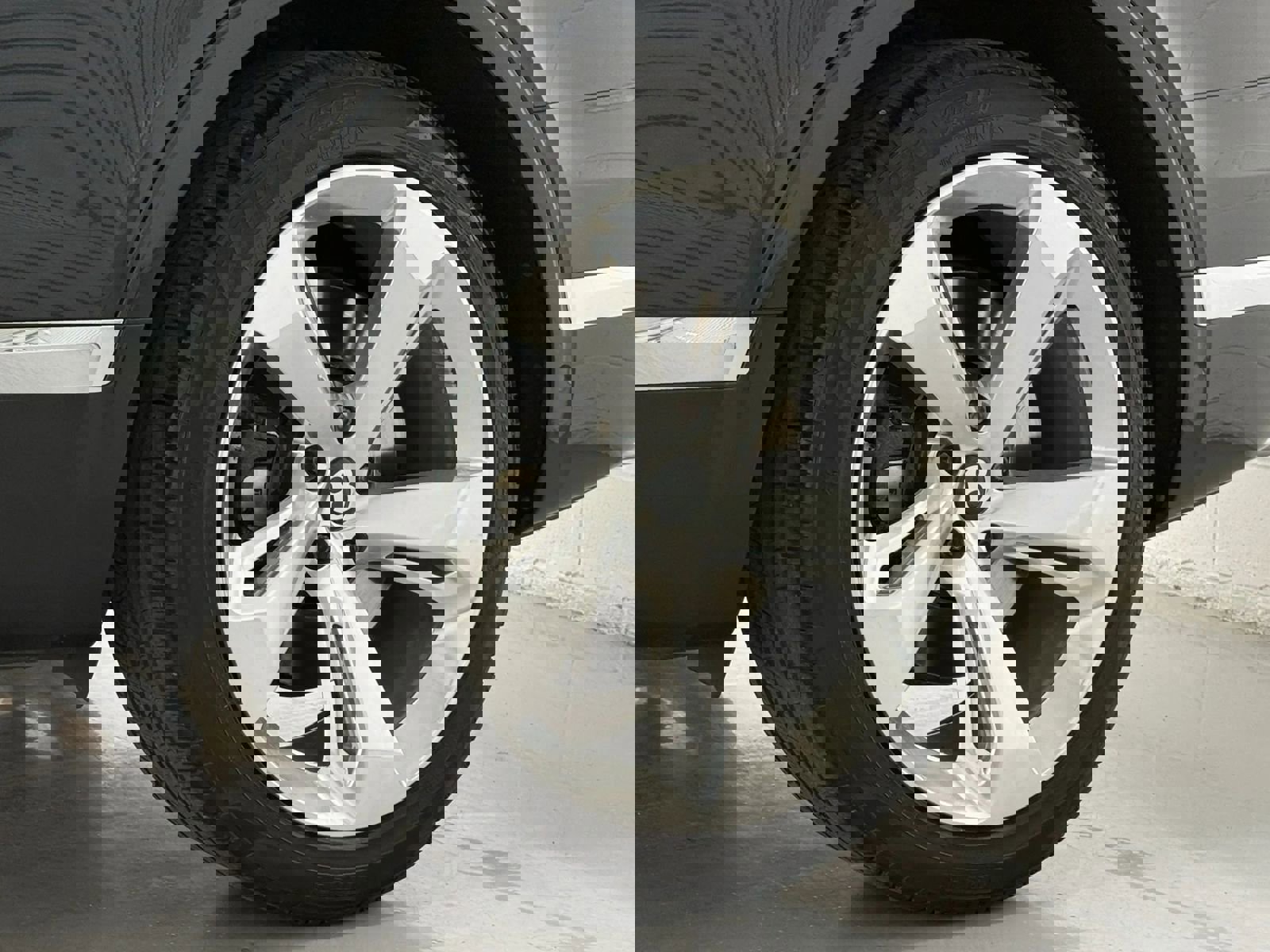 Used 2018 Bentley Bentayga image 50