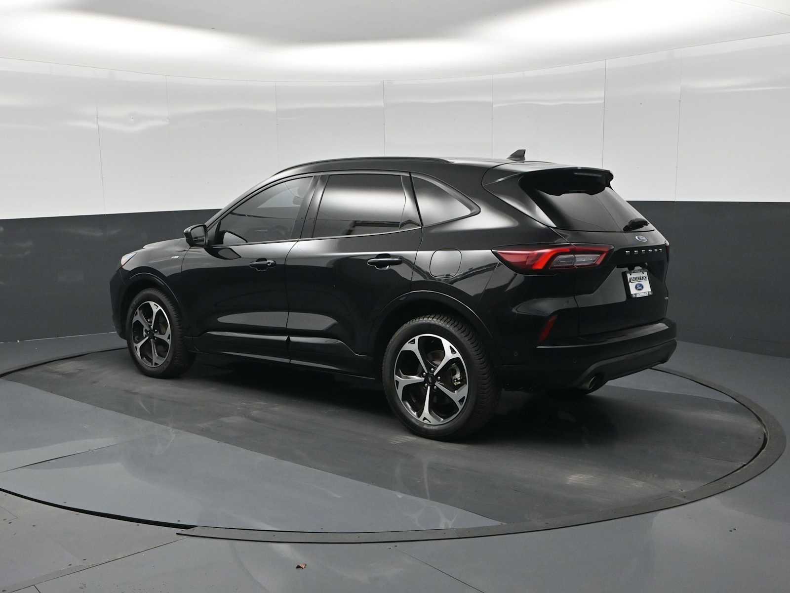 Used 2023 Ford Escape ST-Line Elite w/ Premium Technology Package AWD/4WD image 6