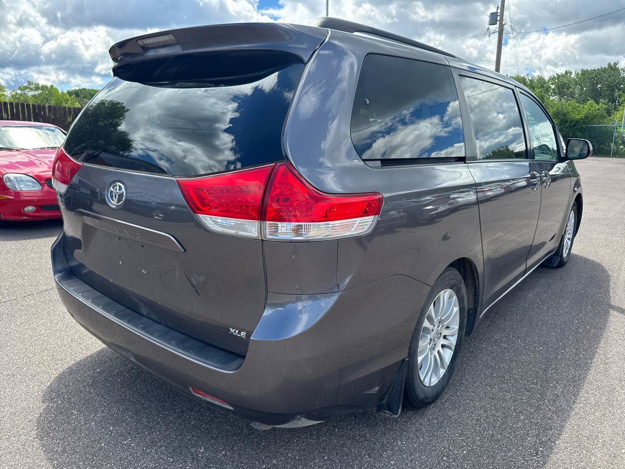 Used 2011 Toyota Sienna XLE FWD image 5