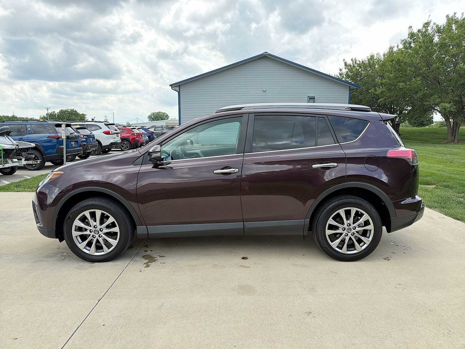 Used 2017 Toyota RAV4 Limited w/ Advanced Technology Package AWD/4WD image 3