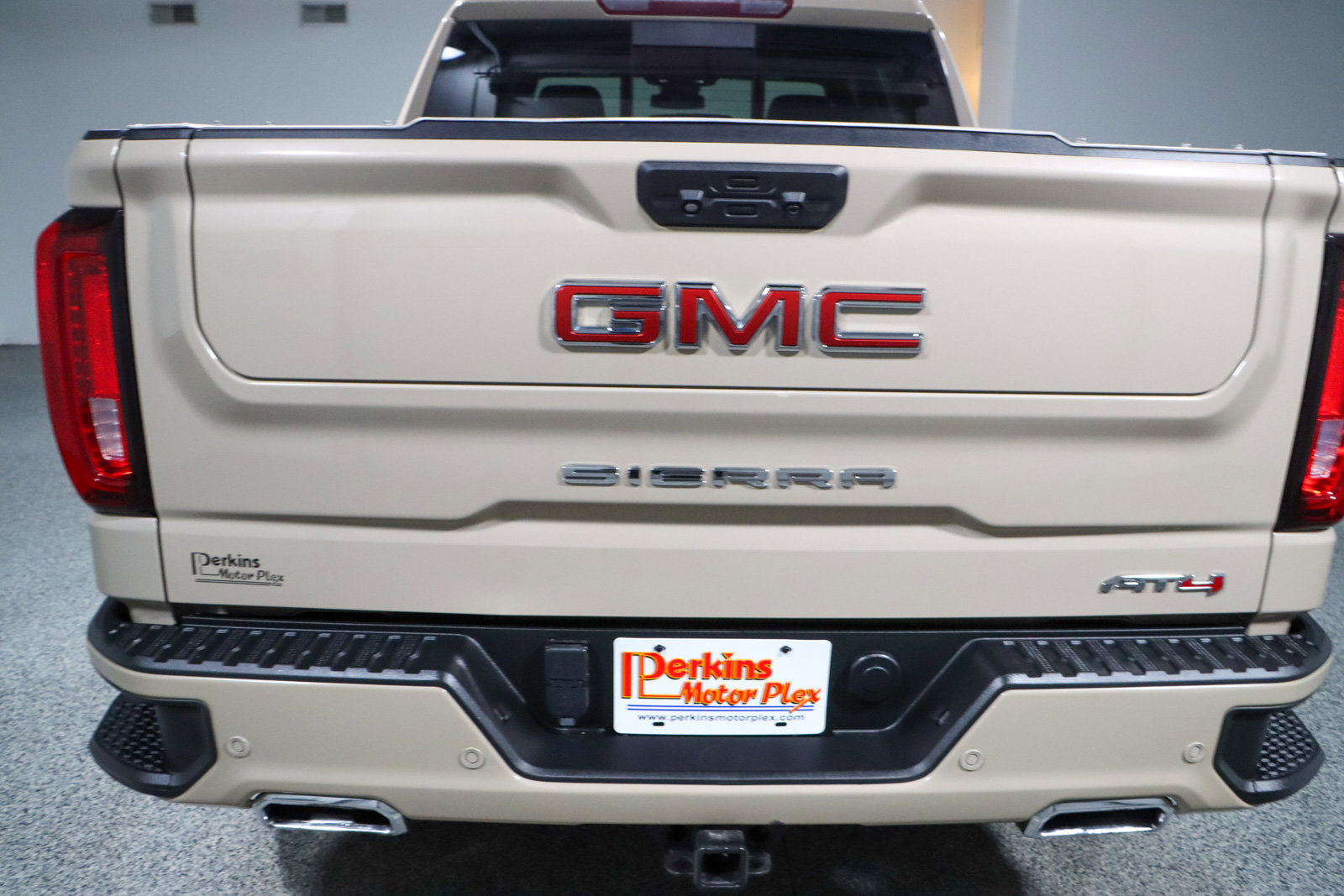 Used 2022 GMC Sierra 1500 AT4 w/ AT4 Premium Package image 9