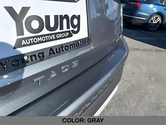 Used 2025 Volkswagen Taos SE image 11