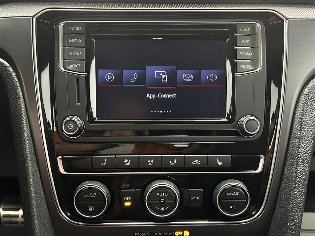 Used 2018 Volkswagen Passat 2.0T R-Line image 16