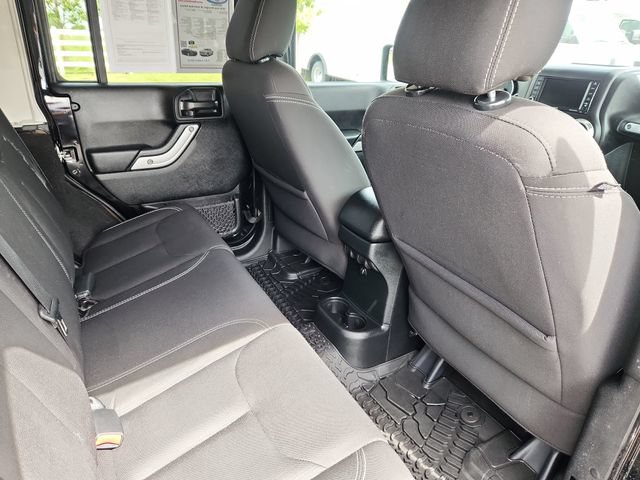 Used 2018 Jeep Wrangler Unlimited Sahara AWD/4WD image 26