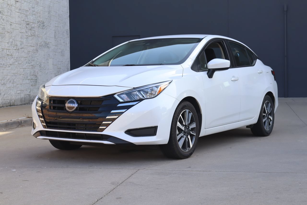Used 2024 Nissan Versa SV FWD image 2