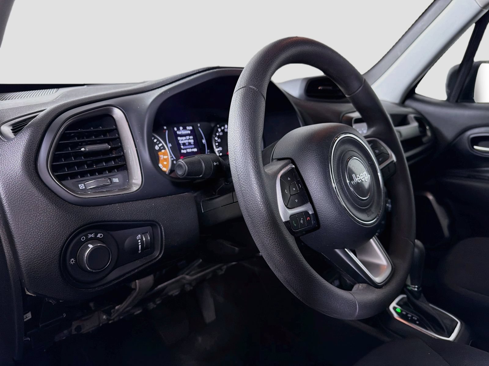 Used 2023 Jeep Renegade Latitude AWD/4WD image 10