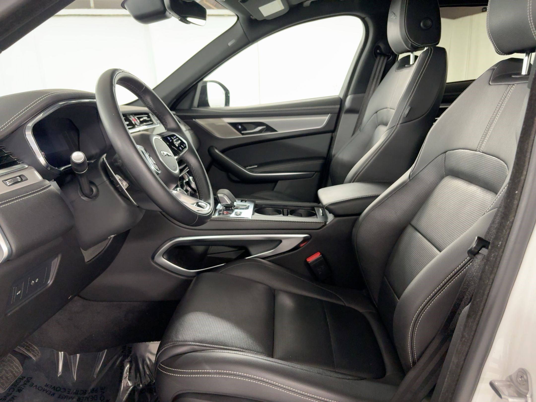 Used 2024 Jaguar F-PACE R-Dynamic S image 5