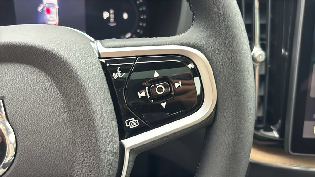 New 2026 Volvo XC60 B5 Plus AWD/4WD image 17