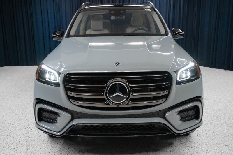 New 2026 Mercedes-Benz GLS 450 4MATIC image 2