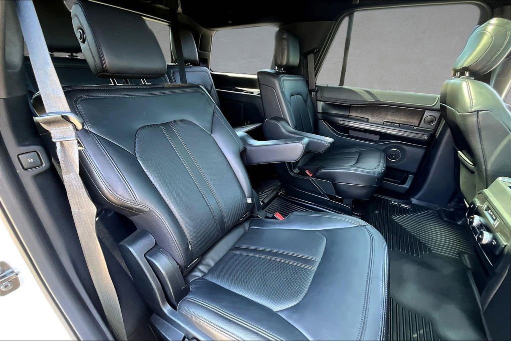 Used 2018 Ford Expedition Limited w/ Equipment Group 302A RWD image 28