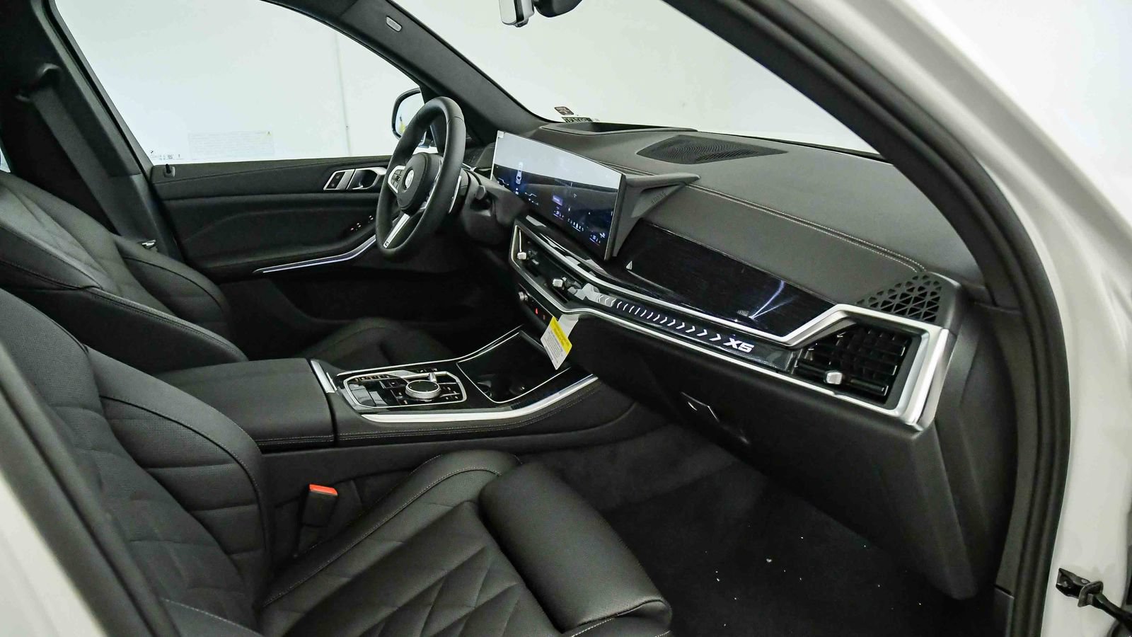 New 2026 BMW X5 xDrive40i w/ M Sport Package AWD/4WD image 16