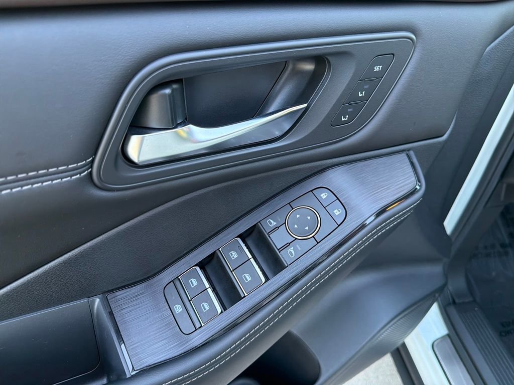 Used 2023 Nissan Rogue SL w/ SL Premium Package image 20