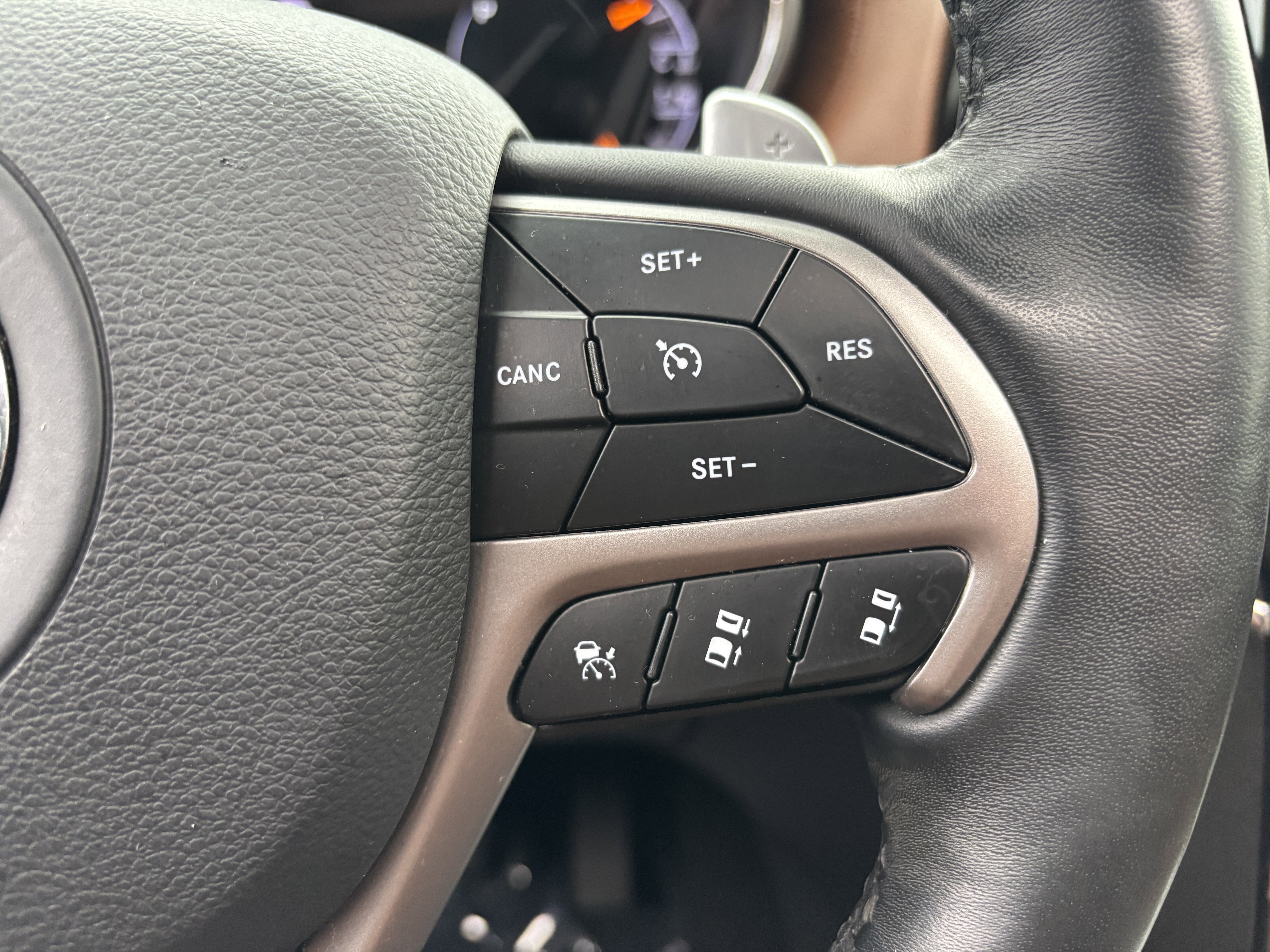 Used 2020 Jeep Grand Cherokee Overland image 27