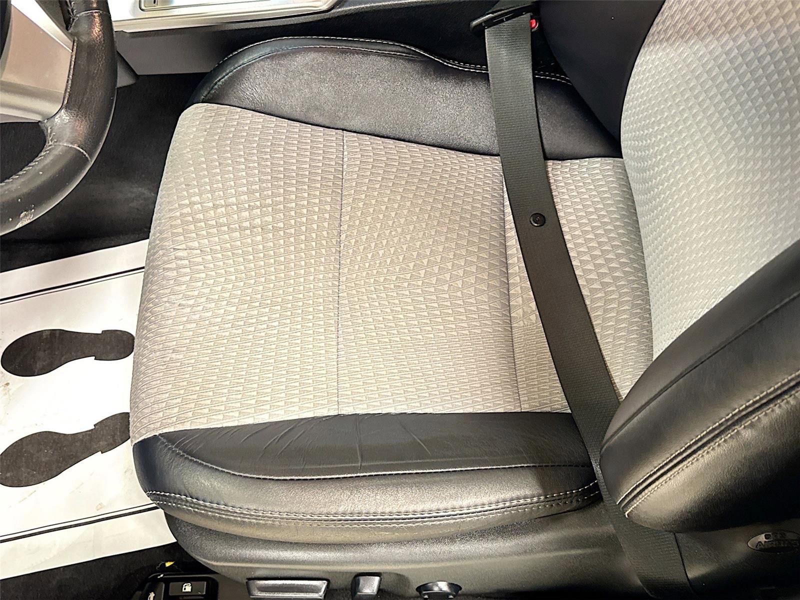 Used 2013 Toyota Camry SE FWD image 18