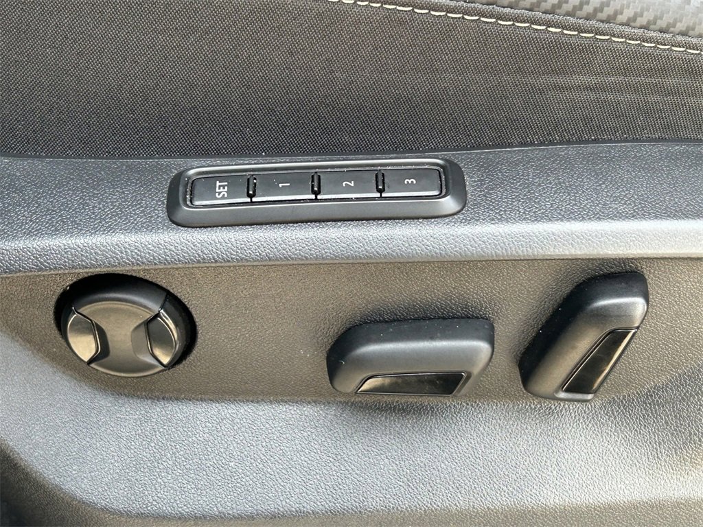 Used 2022 Volkswagen Atlas Cross Sport SEL R-Line image 25