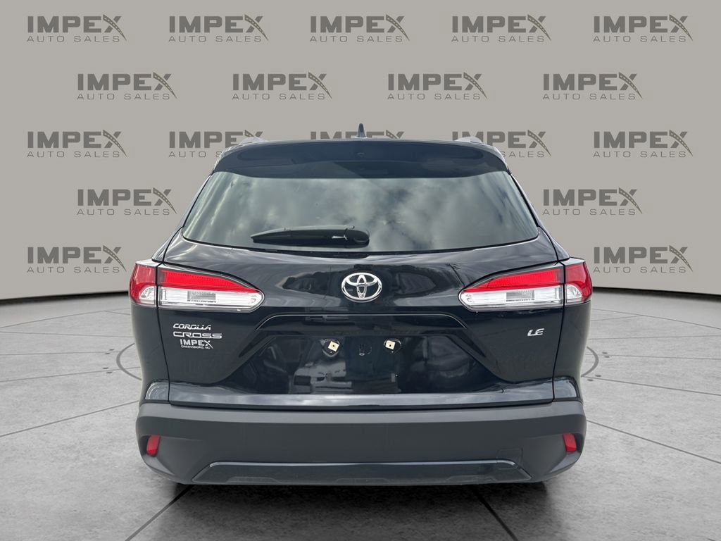 Used 2025 Toyota Corolla Cross LE image 4