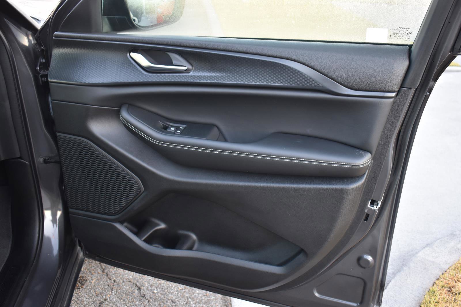 Used 2024 Jeep Grand Cherokee Laredo w/ Trailer Tow Package image 57