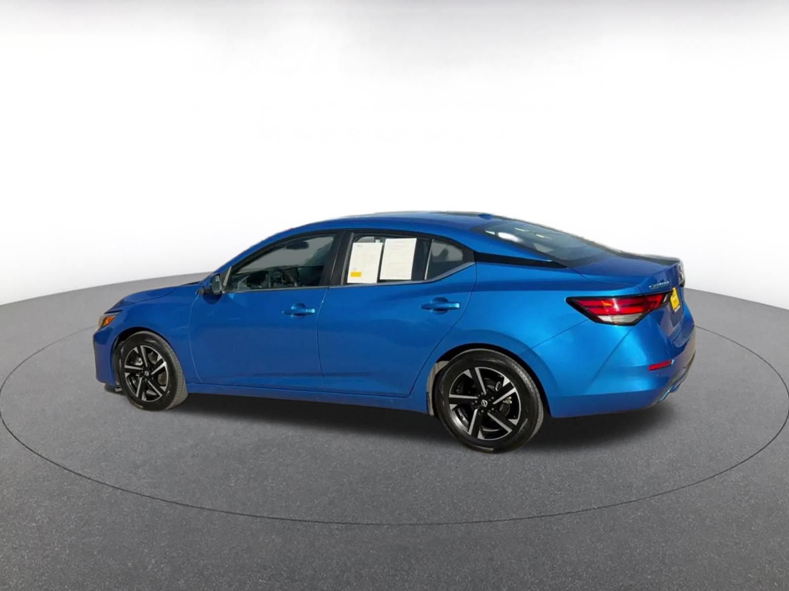 Used 2025 Nissan Sentra SV FWD image 9