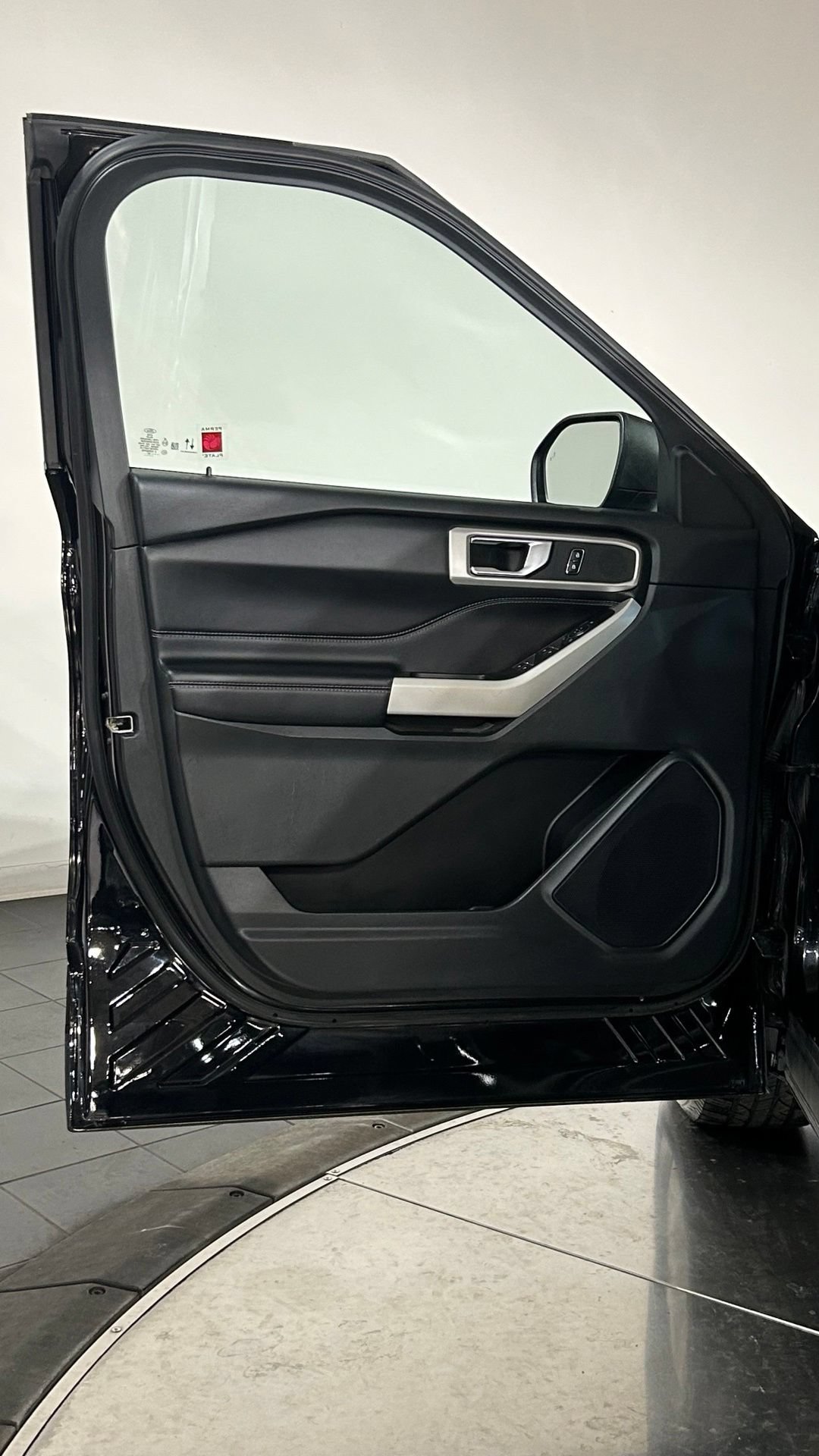 Used 2022 Ford Explorer XLT w/ Equipment Group 202A AWD/4WD image 44