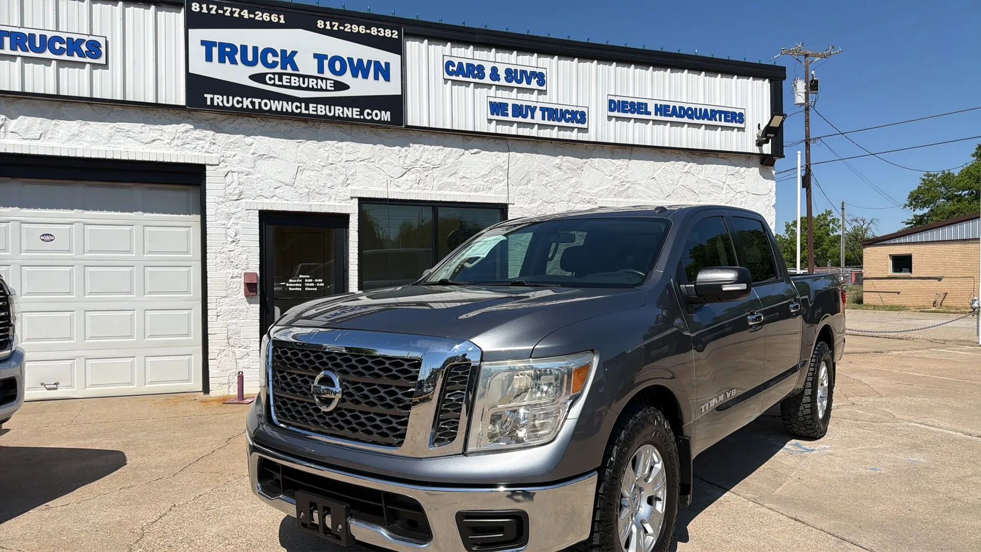Used 2018 Nissan Titan SV RWD image 1