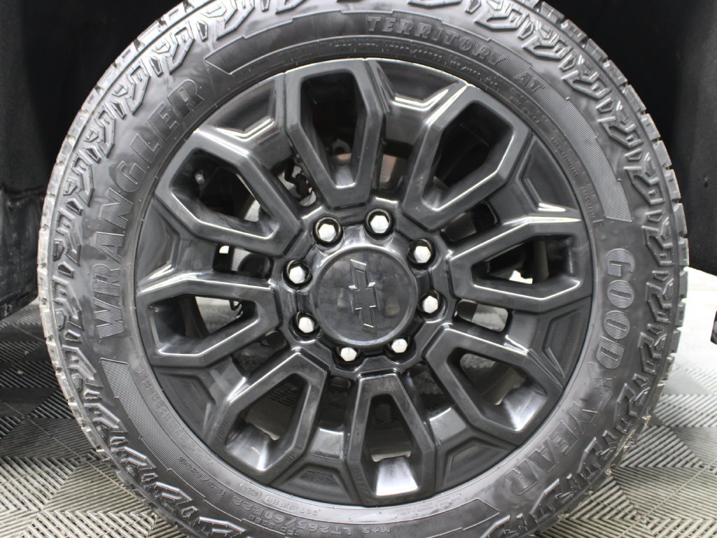 Used 2025 Chevrolet Silverado 2500 LTZ w/ LTZ Premium Package AWD/4WD image 13