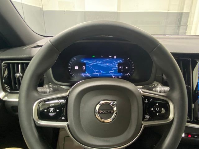 Used 2025 Volvo V60 B5 Cross Country Ultra AWD/4WD image 15