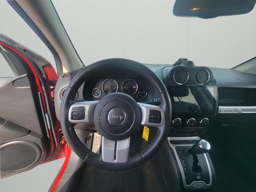 Used 2016 Jeep Compass Latitude image 12