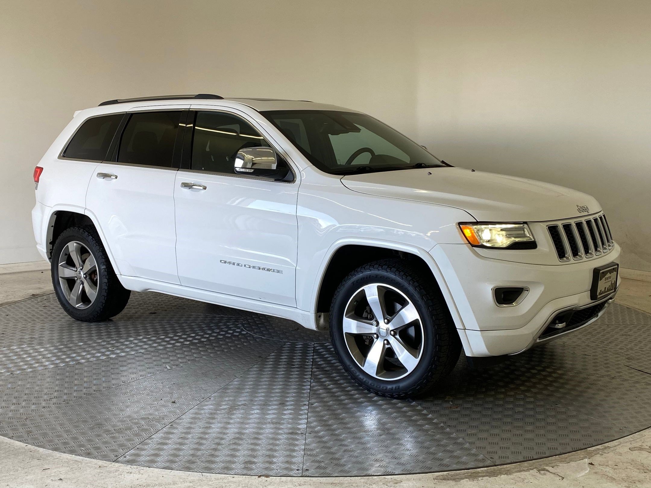 Used 2015 Jeep Grand Cherokee Overland w/ Advanced Technology Group image 7