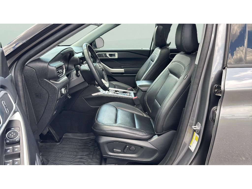 Used 2023 Ford Explorer XLT w/ Equipment Group 202A AWD/4WD image 12
