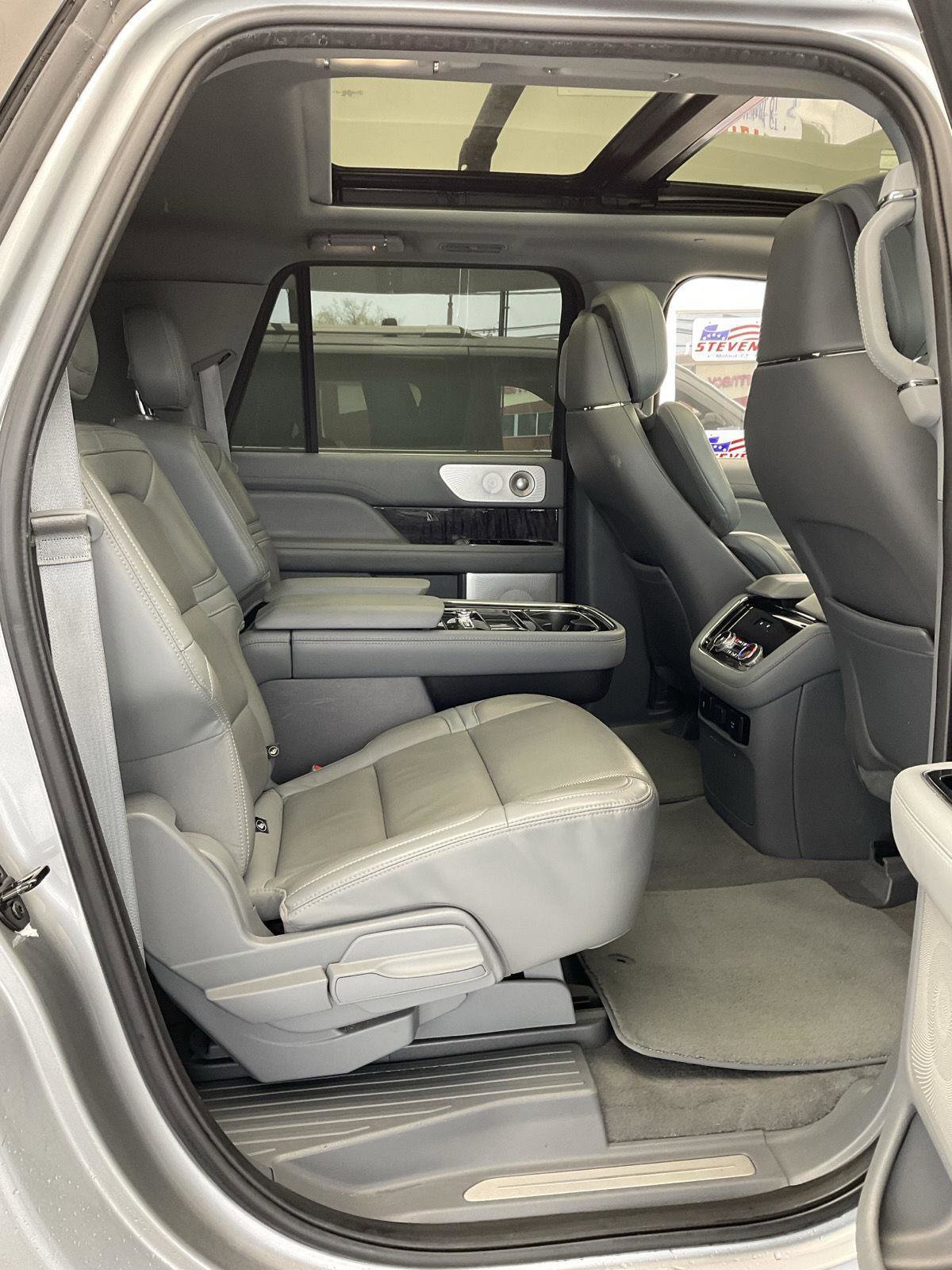 Used 2020 Lincoln Navigator L Reserve w/ Luxury Package AWD/4WD image 18