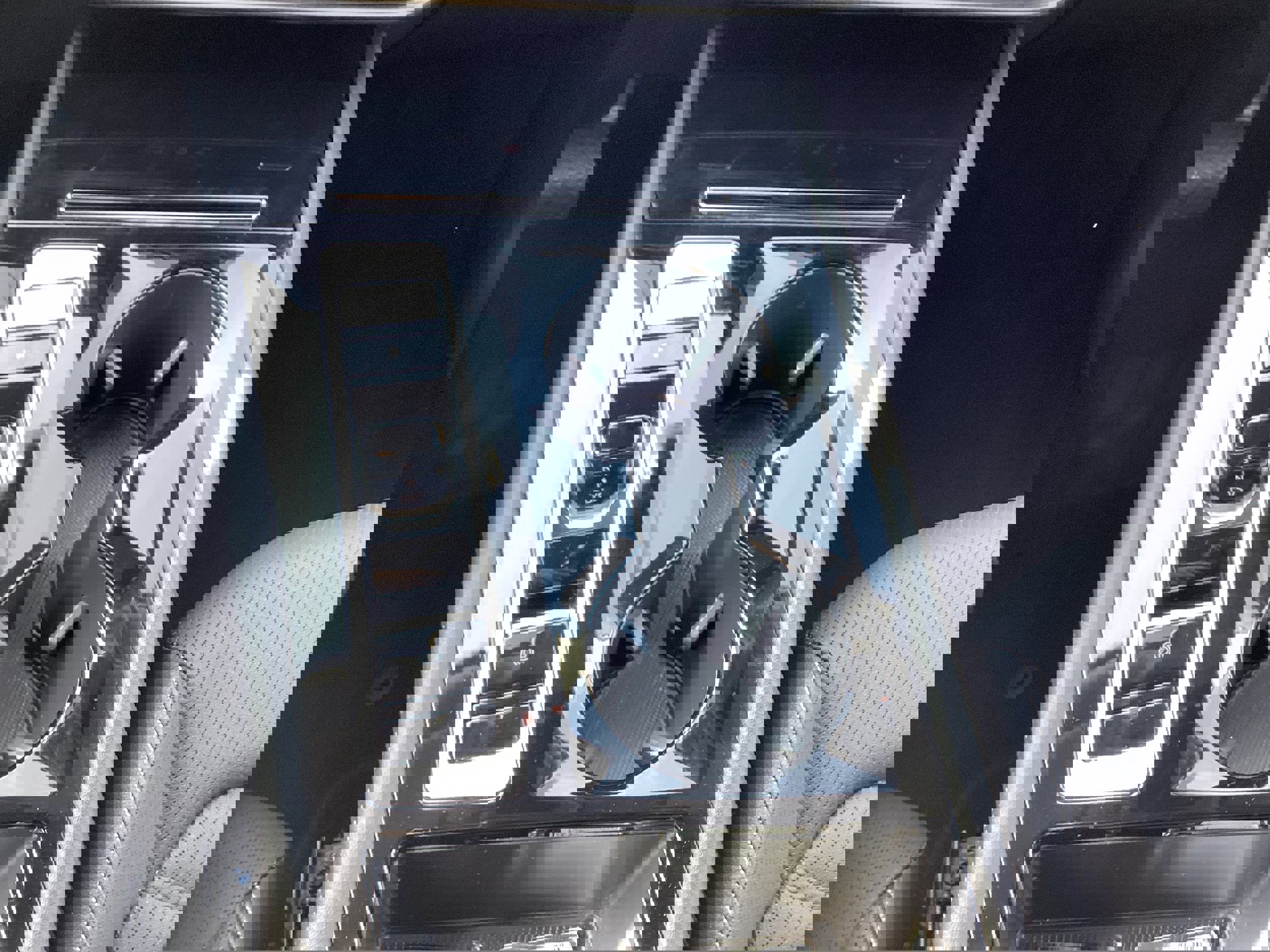 Used 2024 Volkswagen Atlas SE image 21