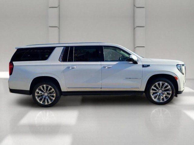 Used 2021 GMC Yukon XL Denali w/ Denali Premium Package RWD image 4