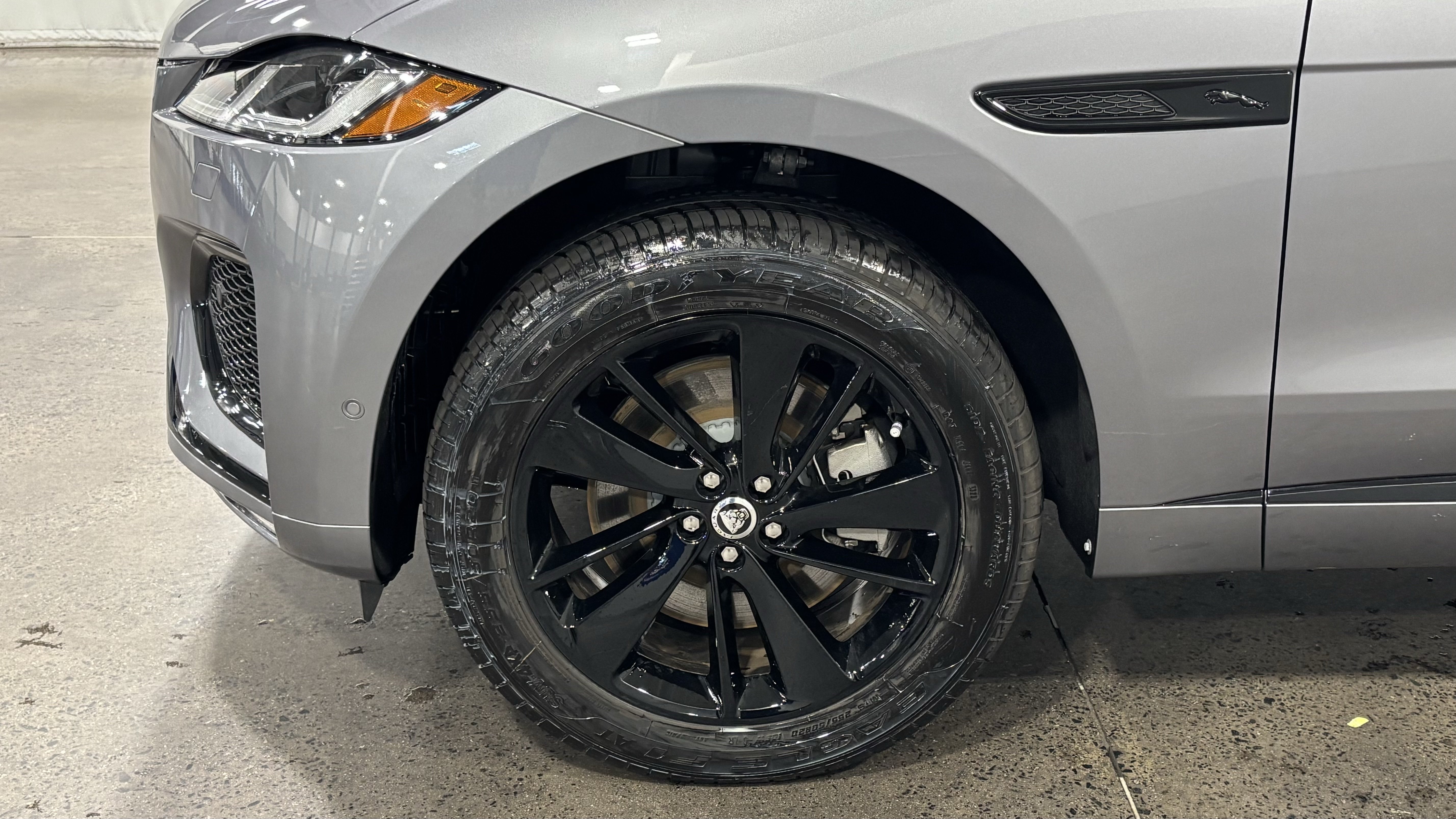 New 2026 Jaguar F-PACE R-Dynamic S AWD/4WD image 10